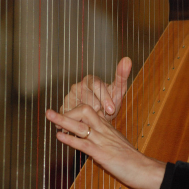 celtic-harp-1241815_1920-380px-380px.jpg